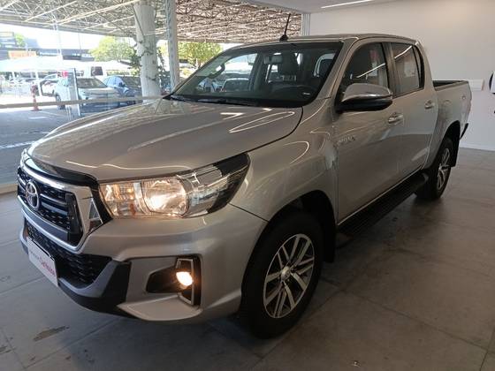 TOYOTA HILUX 2.8 SRV 4X4 CD 16V DIESEL 4P AUTOMÁTICO TOYOTA HILUX 2.8 SRV 4X4 CD 16V DIESEL 4P AUTOMÁTICO